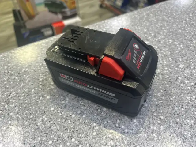 Milwaukee 18V 8AH XC Battery - Photo 2
