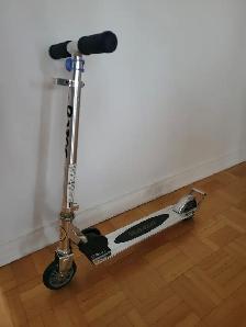 TROTINETTE  RAZOR  PLIABLE  AJUSTABLE