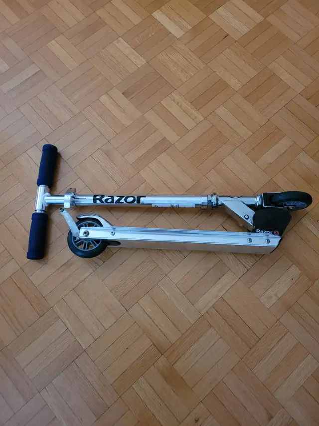 TROTINETTE  RAZOR  PLIABLE  AJUSTABLE - Photo 4
