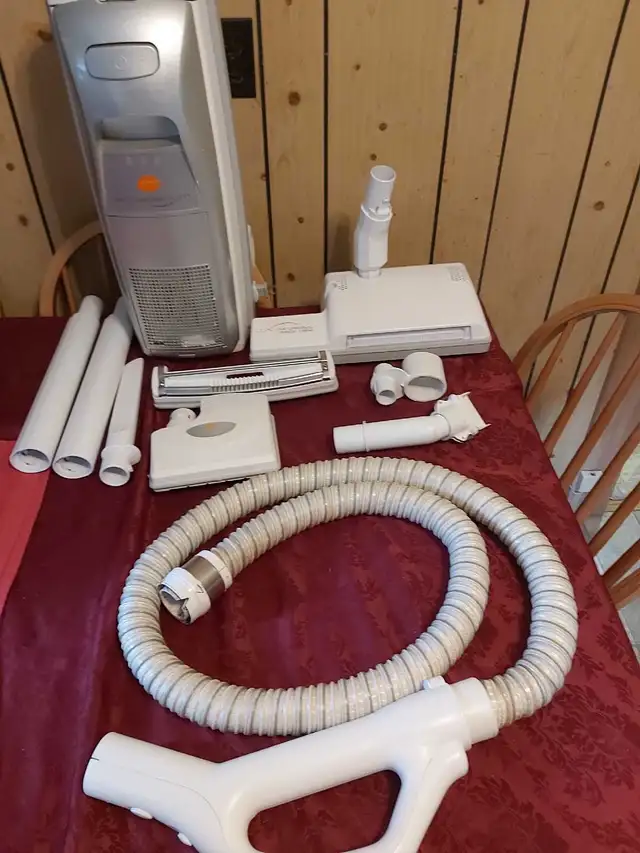 ELECTROLUX VACUUM CLEANER WITH 2 YEAR WARRANTY.