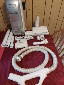 ELECTROLUX VACUUM CLEANER WITH 2 YEAR WARRANTY.