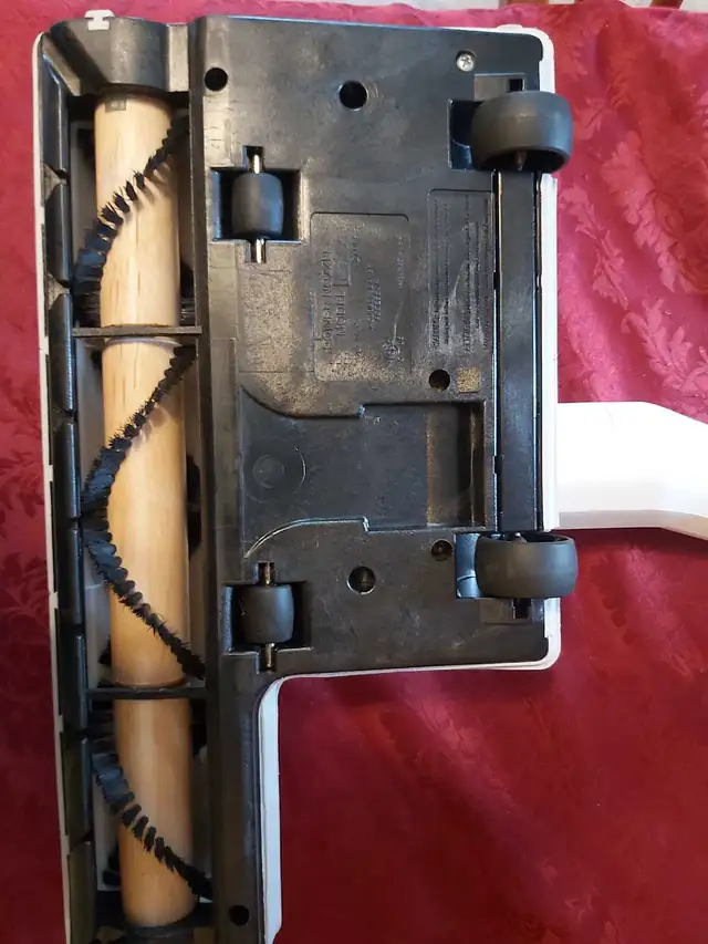 ELECTROLUX VACUUM CLEANER WITH 2 YEAR WARRANTY. - Photo 3