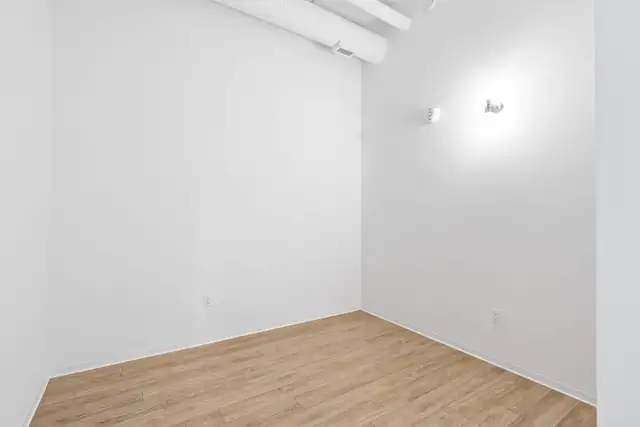 2 Bed 1 Bath Apartment  –216 Princess St Move-In Ready - Photo 5