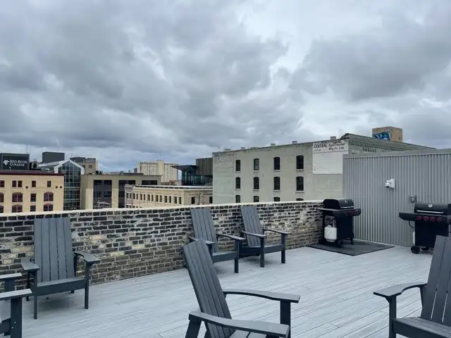 2 Bed 1 Bath Apartment  –216 Princess St Move-In Ready - Photo 10