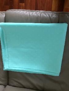 BELLE NAPPE NEUVE VERTE JADE À PETITS MOTIFS 60'x51': $10.00