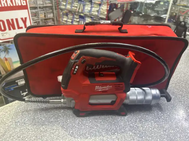 Milwaukee 2646-20 20V Grease Gun With Case