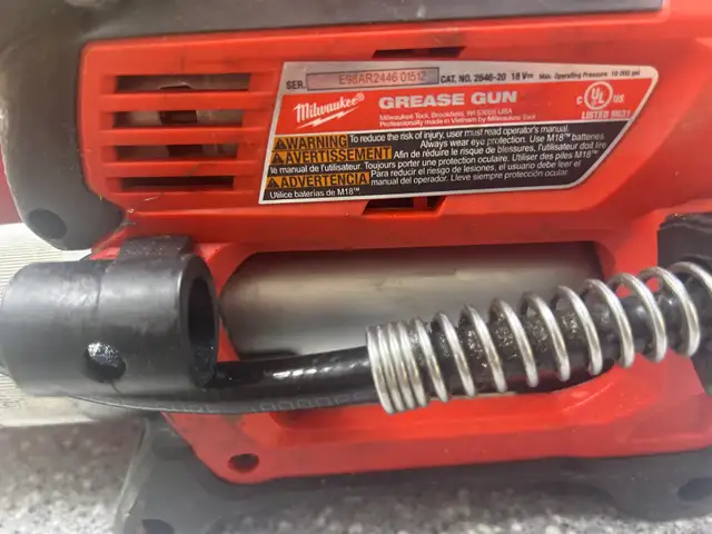 Milwaukee 2646-20 20V Grease Gun With Case - Photo 2
