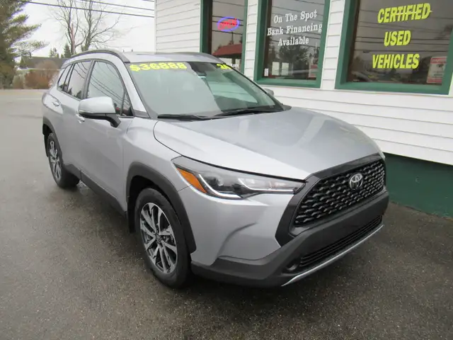 2024 Toyota Corolla Cross LE w/ Upgrade Package | Sunroof | Allo