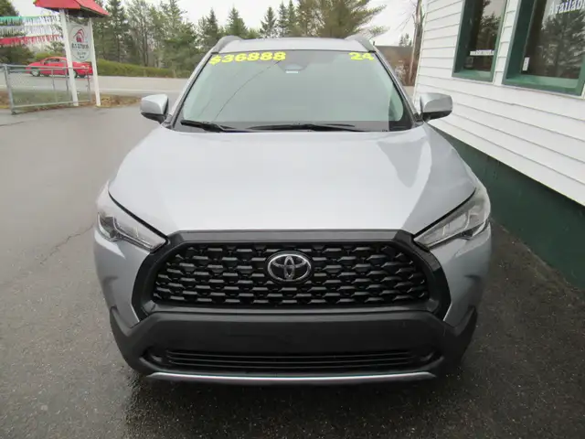 2024 Toyota Corolla Cross LE w/ Upgrade Package | Sunroof | Allo - Photo 3