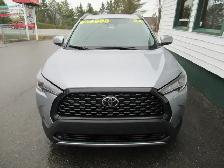 2024 Toyota Corolla Cross LE w/ Upgrade Package | Sunroof | Allo - Photo 3