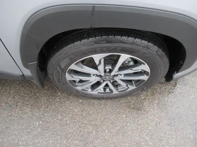 2024 Toyota Corolla Cross LE w/ Upgrade Package | Sunroof | Allo - Photo 5