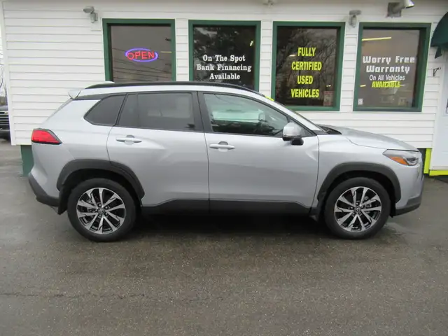 2024 Toyota Corolla Cross LE w/ Upgrade Package | Sunroof | Allo - Photo 6