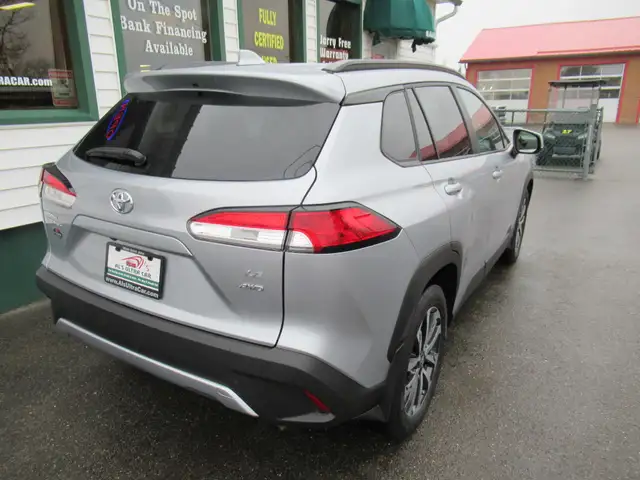 2024 Toyota Corolla Cross LE w/ Upgrade Package | Sunroof | Allo - Photo 9