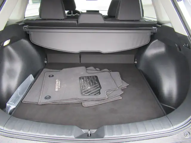 2024 Toyota Corolla Cross LE w/ Upgrade Package | Sunroof | Allo - Photo 11