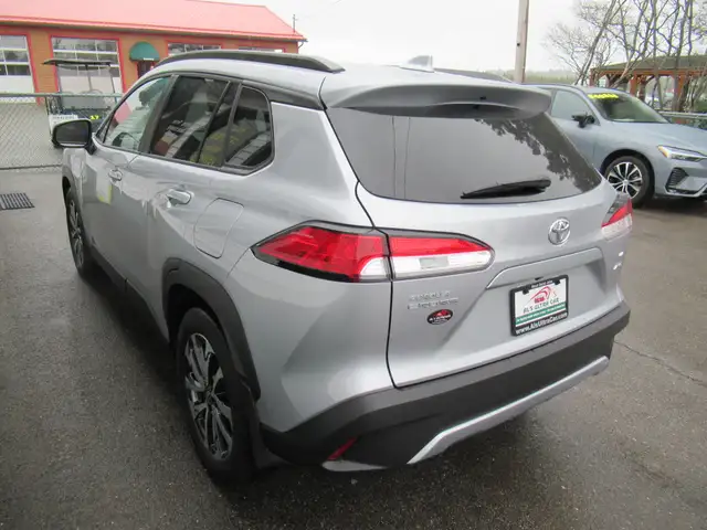 2024 Toyota Corolla Cross LE w/ Upgrade Package | Sunroof | Allo - Photo 12