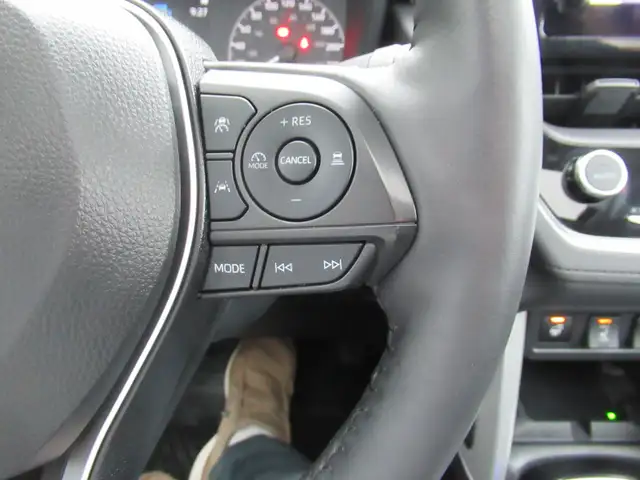 2024 Toyota Corolla Cross LE w/ Upgrade Package | Sunroof | Allo - Photo 20