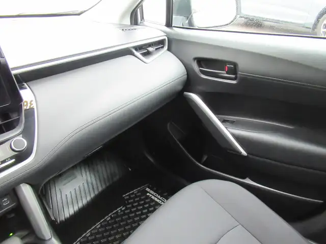 2024 Toyota Corolla Cross LE w/ Upgrade Package | Sunroof | Allo - Photo 24