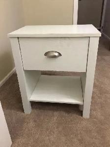 Vintage end/side table. I deliver!