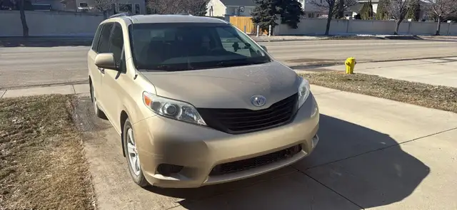 2011 Toyota Sienna LE