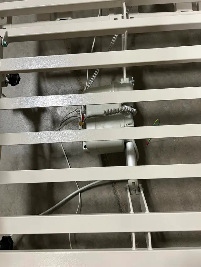 New power bed with remote - Photo 5