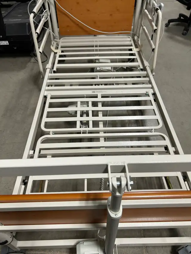 New power bed with remote - Photo 6