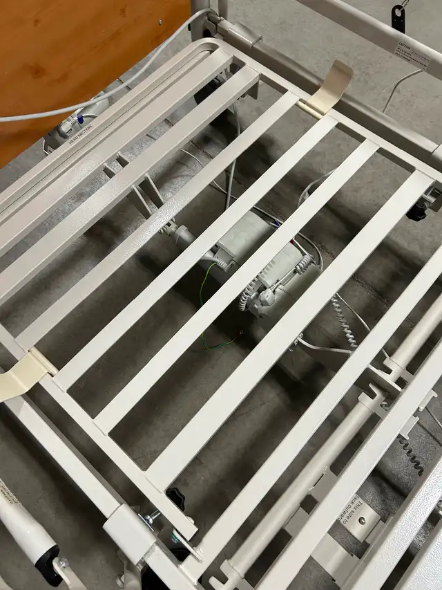 New power bed with remote - Photo 7