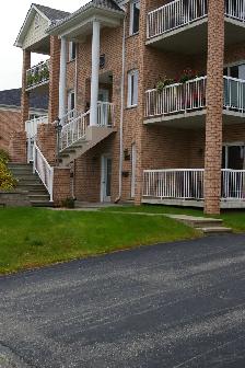 4 1/2 avec garage chauffé-toit cathédrale-1 er étage disp.juin