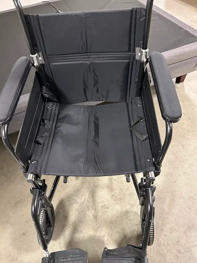 Potable light Air & go wheel chair - Photo 2