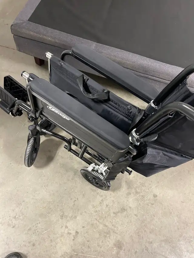 Potable light Air & go wheel chair - Photo 4