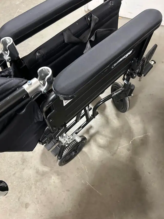 Potable light Air & go wheel chair - Photo 6