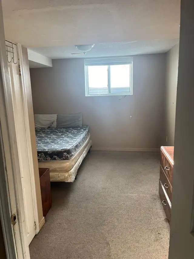one room for rent in basement - Photo 3
