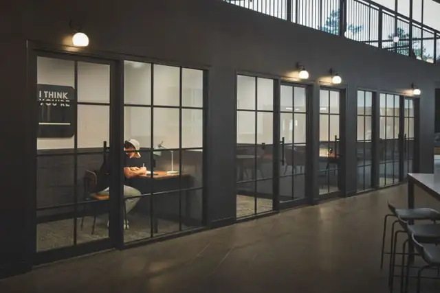 Modern student studio for rent - Photo 10