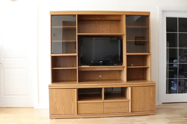 Entertainment Hutch - Photo 2