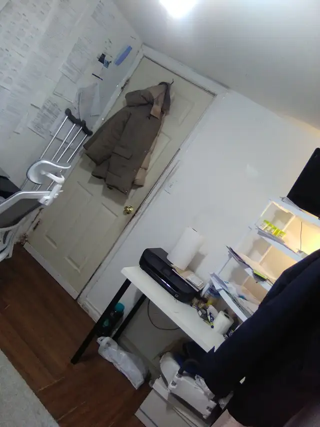 Private room- Utilities included - Photo 2