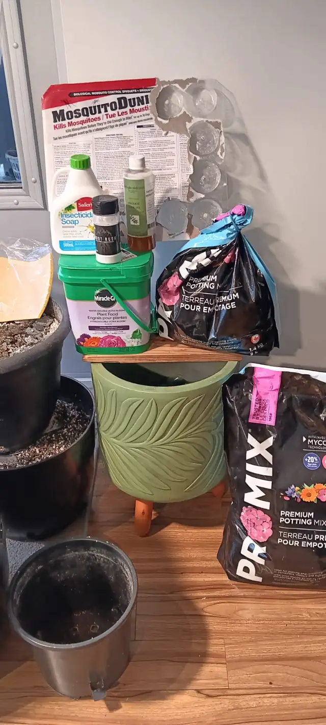 Complete Gardener’s Bundle - 3gal Tripod Pot   Soil   Fertilizer - Photo 2