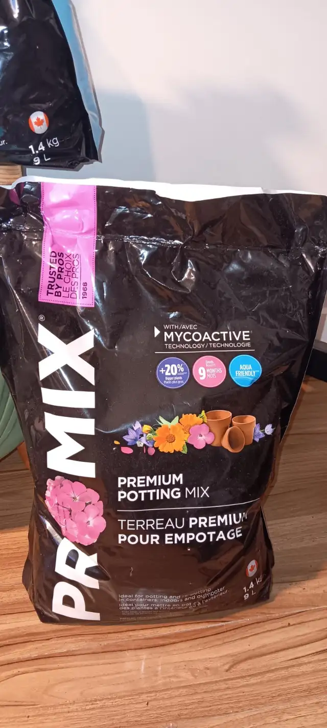 Complete Gardener’s Bundle - 3gal Tripod Pot   Soil   Fertilizer - Photo 5