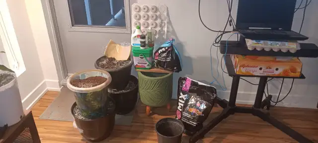 Complete Gardener’s Bundle - 3gal Tripod Pot   Soil   Fertilizer - Photo 9