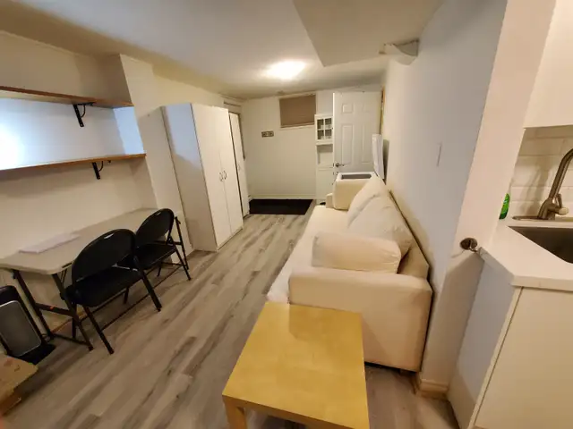 Batchelor basement apartment in Thornhill - Photo 3