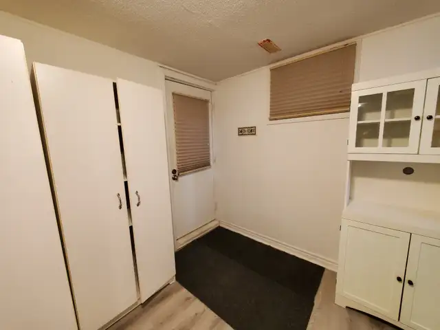 Batchelor basement apartment in Thornhill - Photo 5