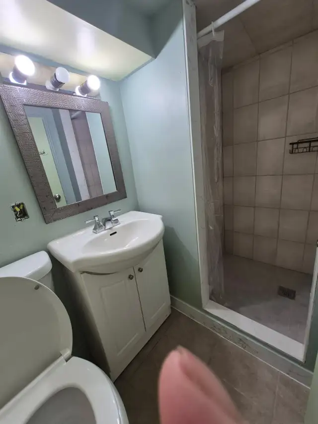 Lakeshore Islinton Apartment for Rent - Photo 2