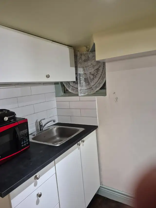 Lakeshore Islinton Apartment for Rent - Photo 3