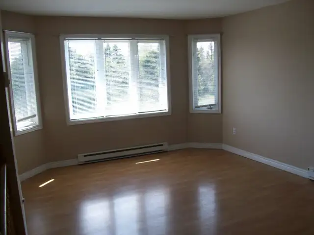 4 bedroom house - heat and light included - Photo 2