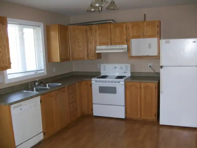 4 bedroom house - heat and light included - Photo 4