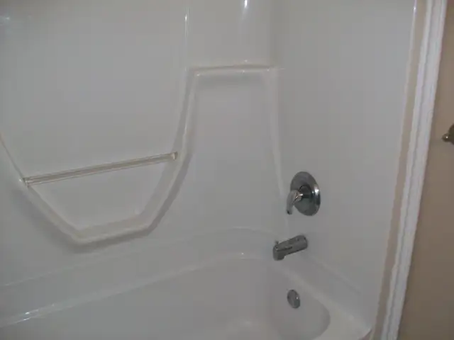 4 bedroom house - heat and light included - Photo 7