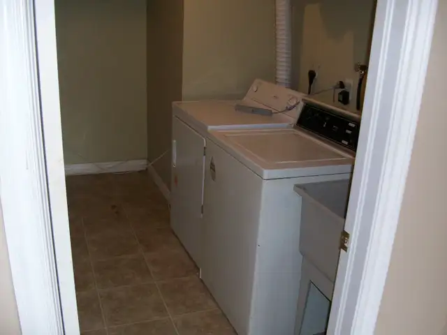 4 bedroom house - heat and light included - Photo 11