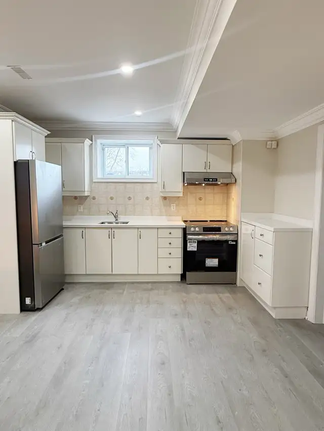 Room for rent near subway and Yorkdale (Female Only) - Photo 4