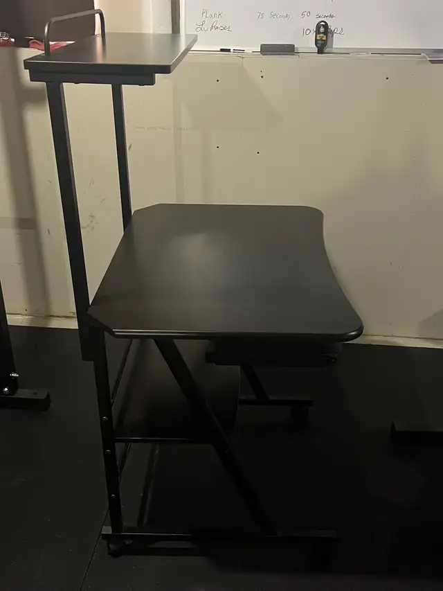 Small Computer Desk - Photo 2