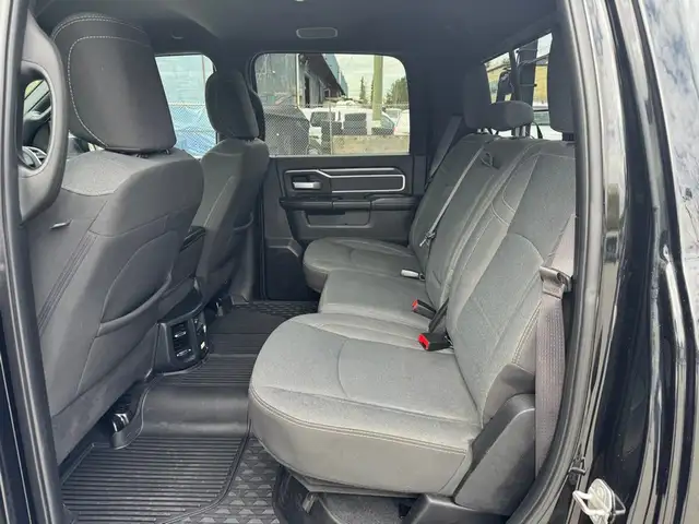 2022 Ram 2500 Big Horn Sport / Crew Cab / 6'4' Box / 4x4 - Photo 19