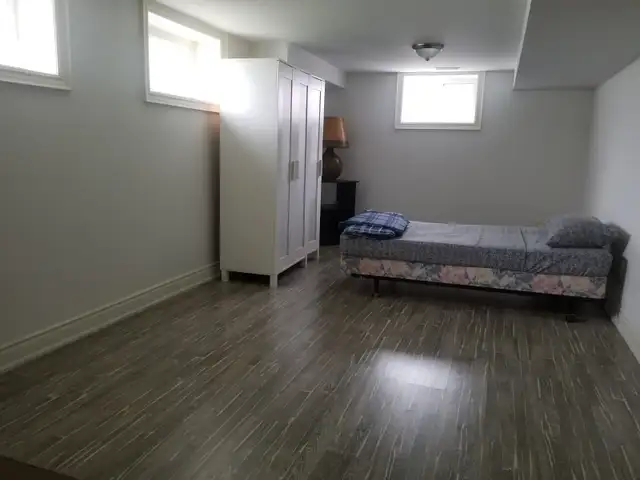 EXTREMELY BEAUTIFUL LARGE ROOM IN A WELCOME NEW HOUSE - Photo 3