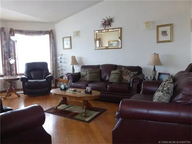 HOUSE FOR RENT – Dempsey Street, Deer Park, Red Deer. - Photo 9